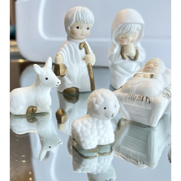 Vintage 10 Piece Juvenile Nativity Scene Fine Porcelain Figurines - Picture 2 of 9